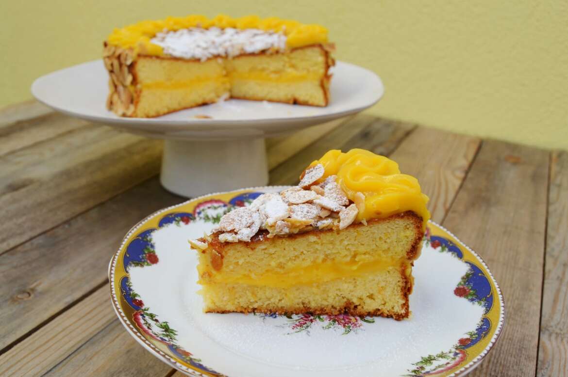 bolo-de-aniversario-de-amendoa-e-creme-de-pasteleiro-4-post