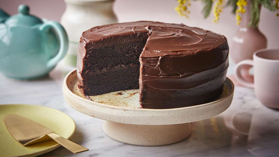 easy_chocolate_cake_31070_16x9